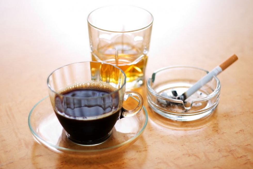 Sử dụng chất kích thích trước khi đi ngủ